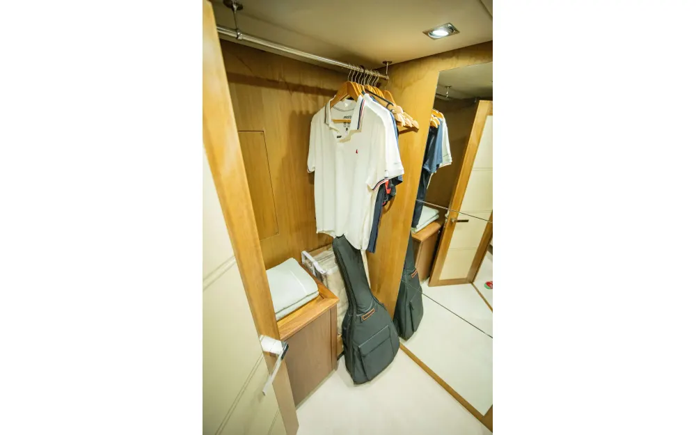 slider 14 Sunseeker Predator 92