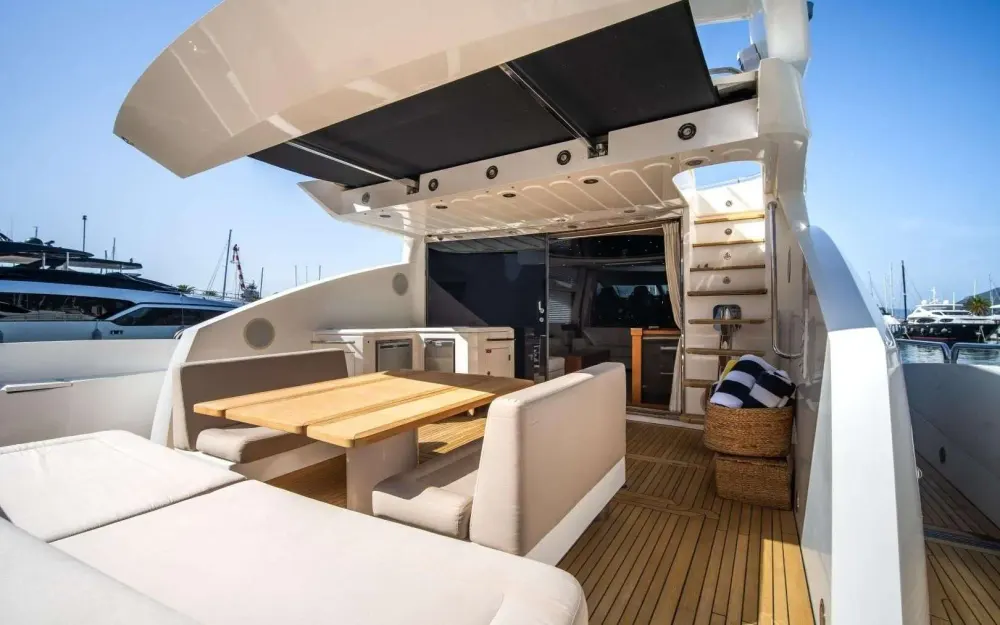 slider 16 Sunseeker Predator 92