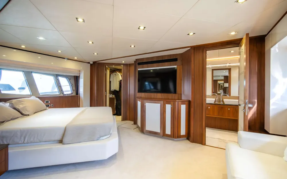 slider 17 Sunseeker Predator 92