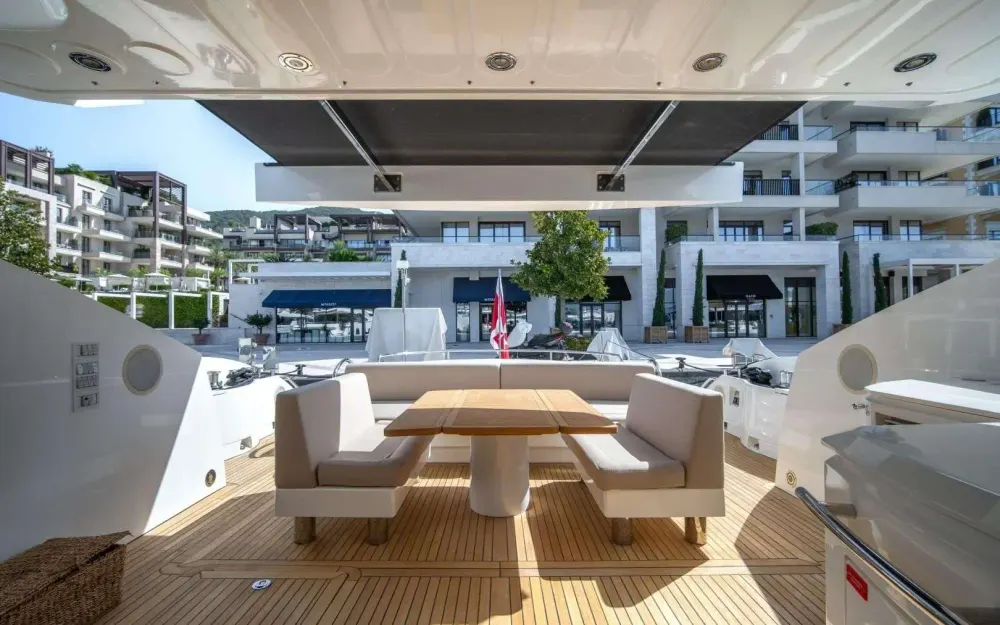 slider 19 Sunseeker Predator 92