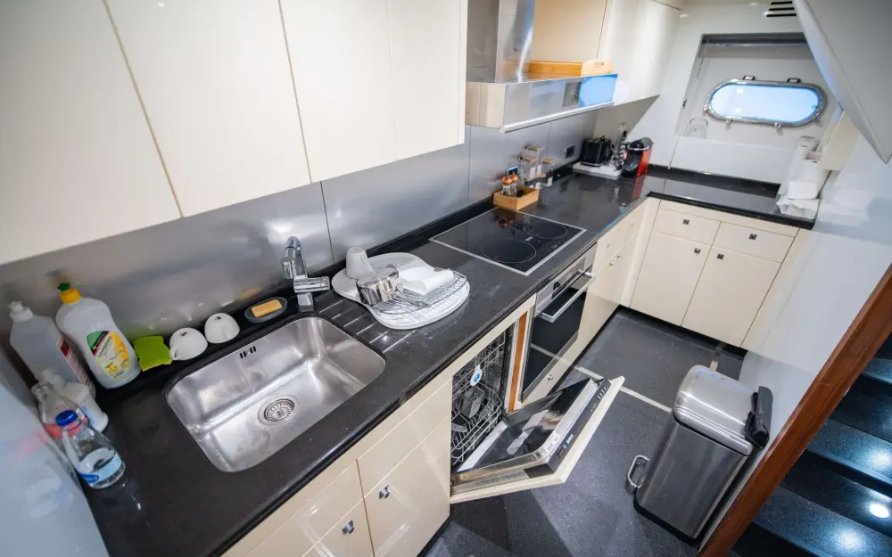 slider 26 Sunseeker Predator 92