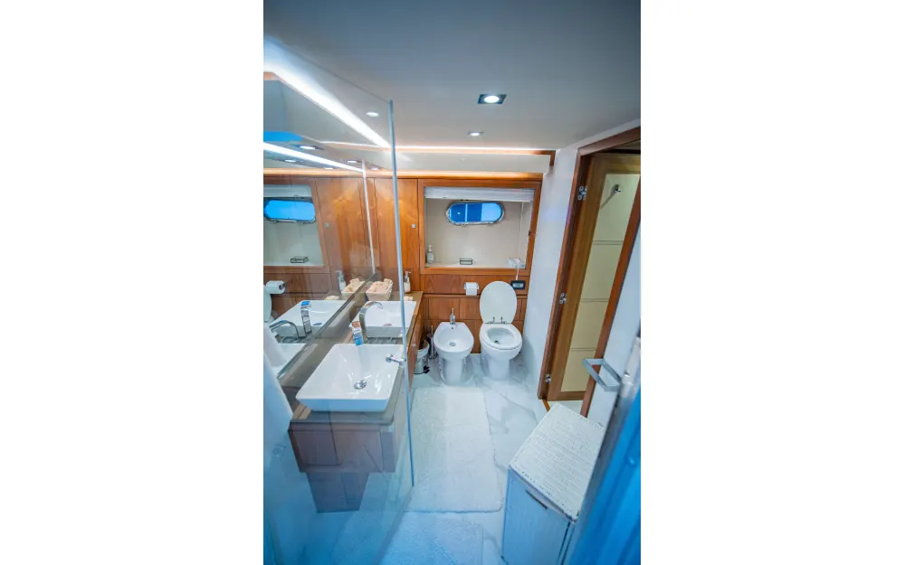 slider 4 Sunseeker Predator 92