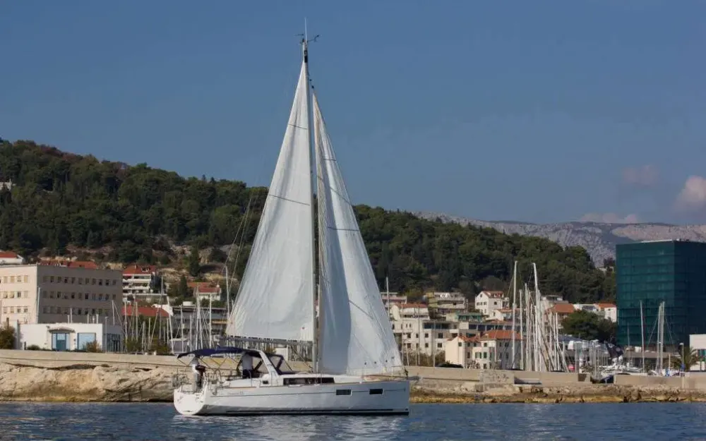 slider 9 Beneteau Oceanis 35
