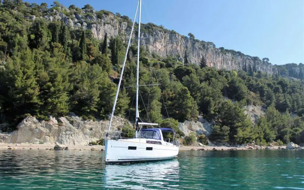 slider 1 Beneteau Oceanis 35