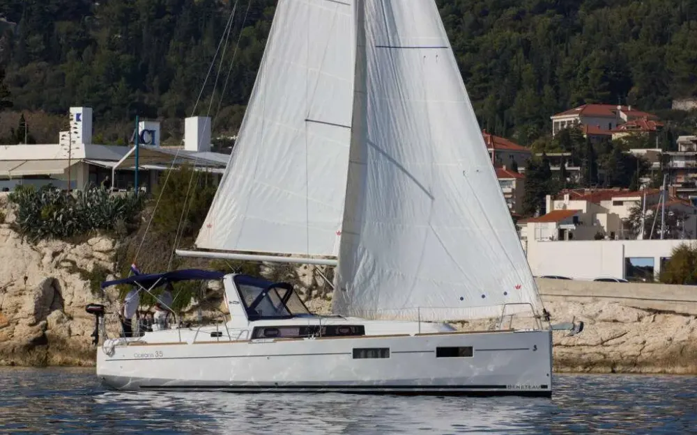slider 2 Beneteau Oceanis 35