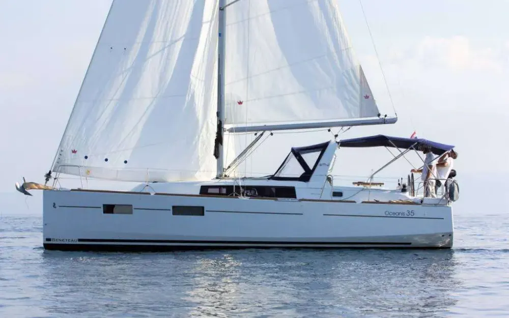 slider 3 Beneteau Oceanis 35