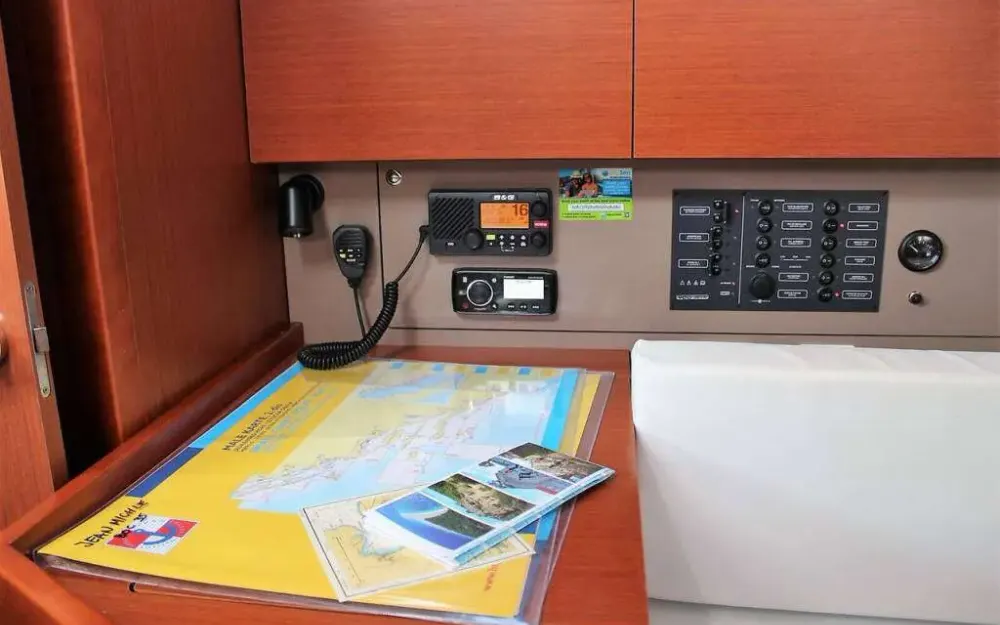 slider 4 Beneteau Oceanis 35