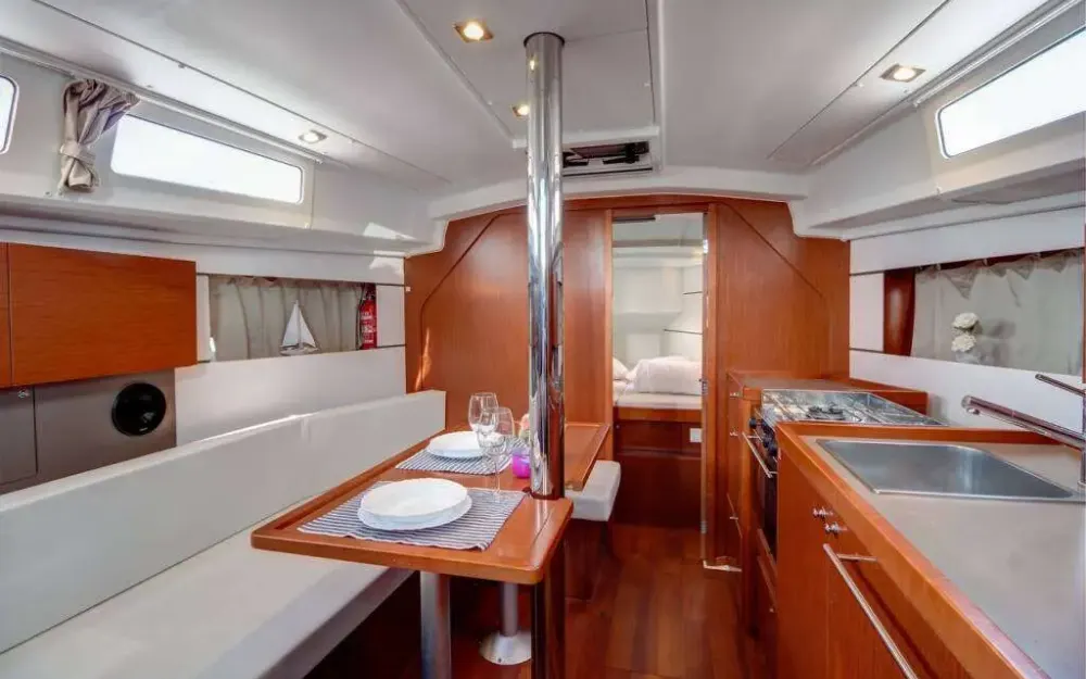 slider 7 Beneteau Oceanis 35