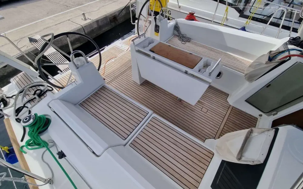 slider 10 Beneteau Oceanis 38.1
