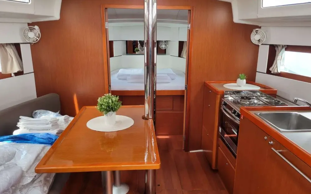 slider 16 Beneteau Oceanis 38.1