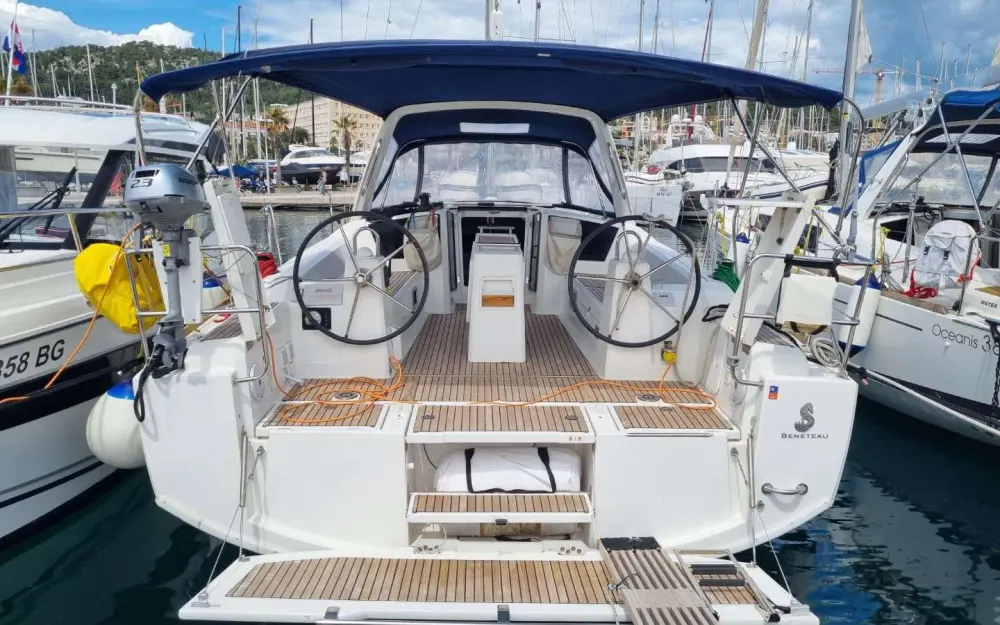 slider 2 Beneteau Oceanis 38.1