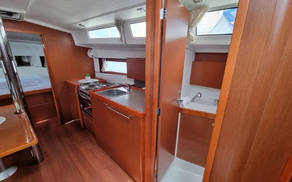 slider 3 Beneteau Oceanis 38.1