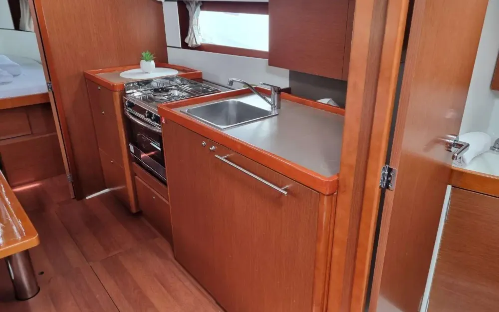 slider 7 Beneteau Oceanis 38.1