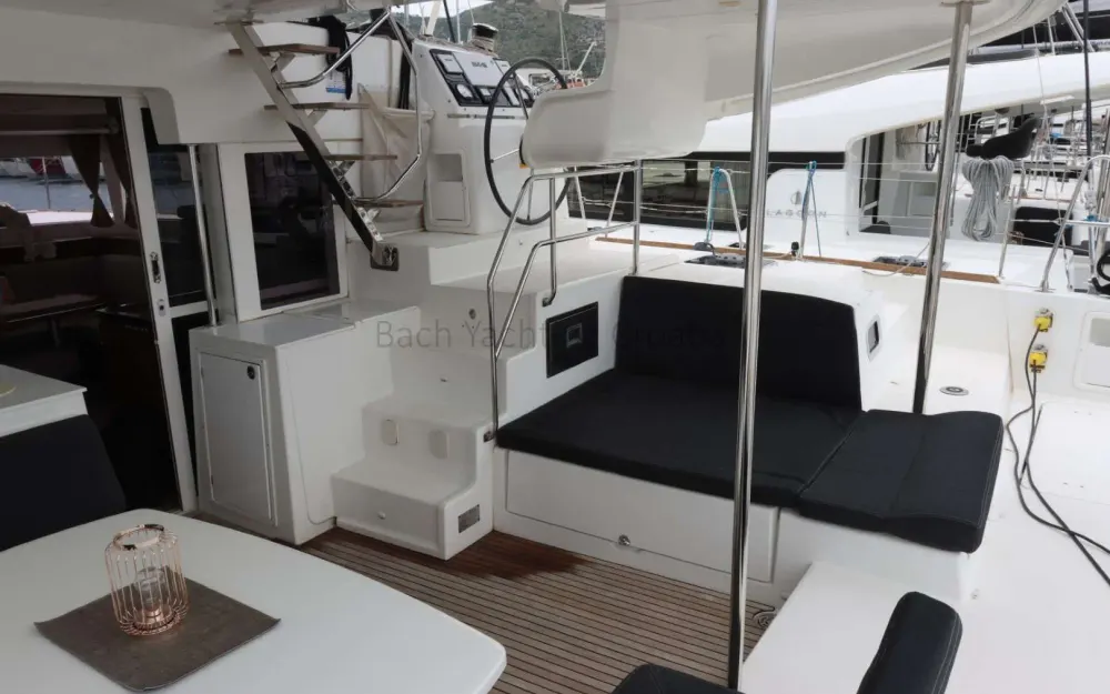slider 9 Lagoon  450 Sport Top
