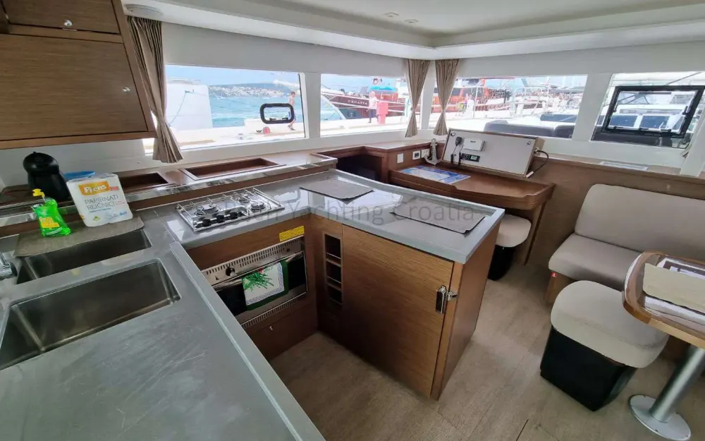 slider 10 Lagoon  450 Sport Top
