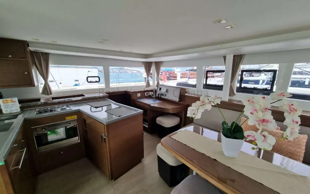 slider 11 Lagoon  450 Sport Top