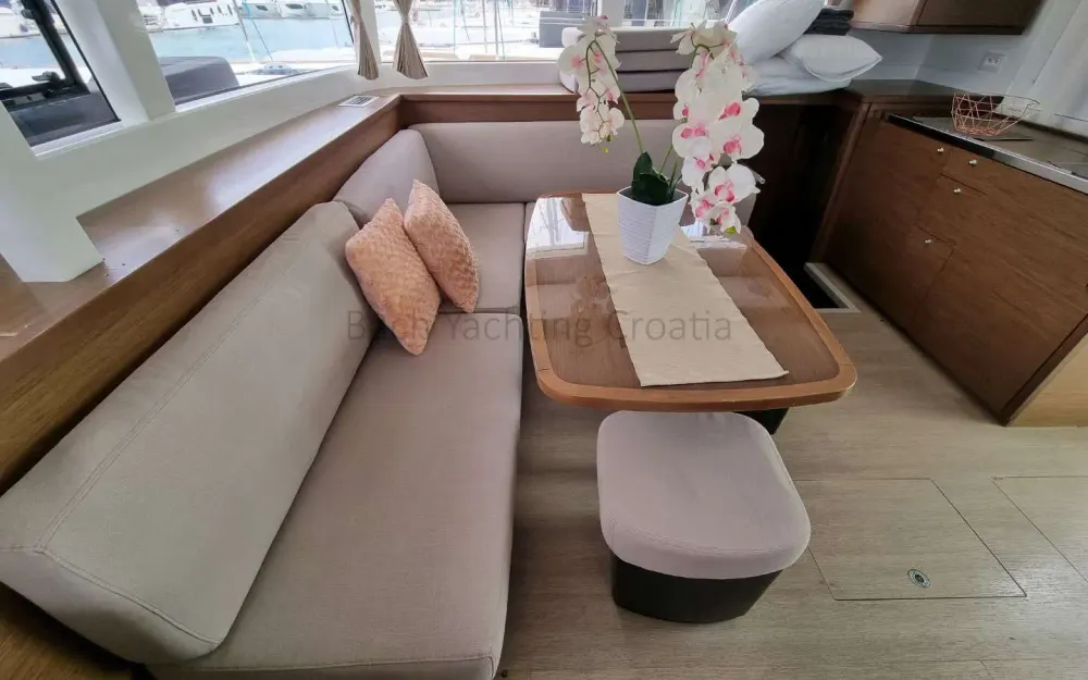 slider 18 Lagoon  450 Sport Top