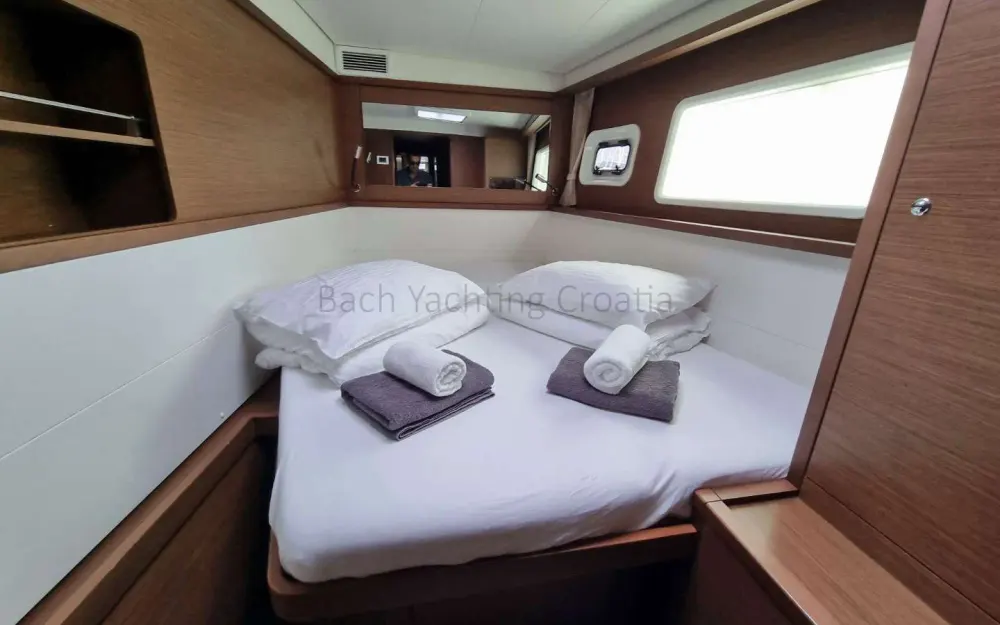slider 27 Lagoon  450 Sport Top