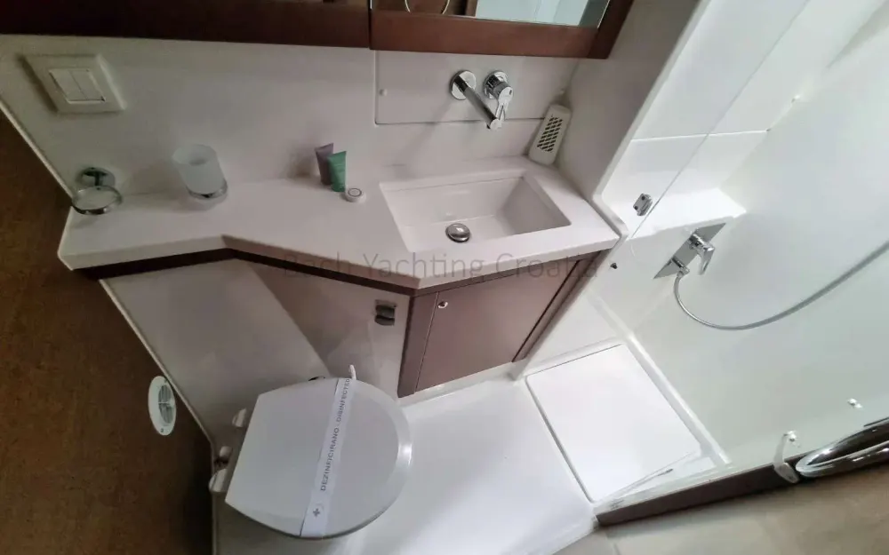 slider 2 Lagoon  450 Sport Top