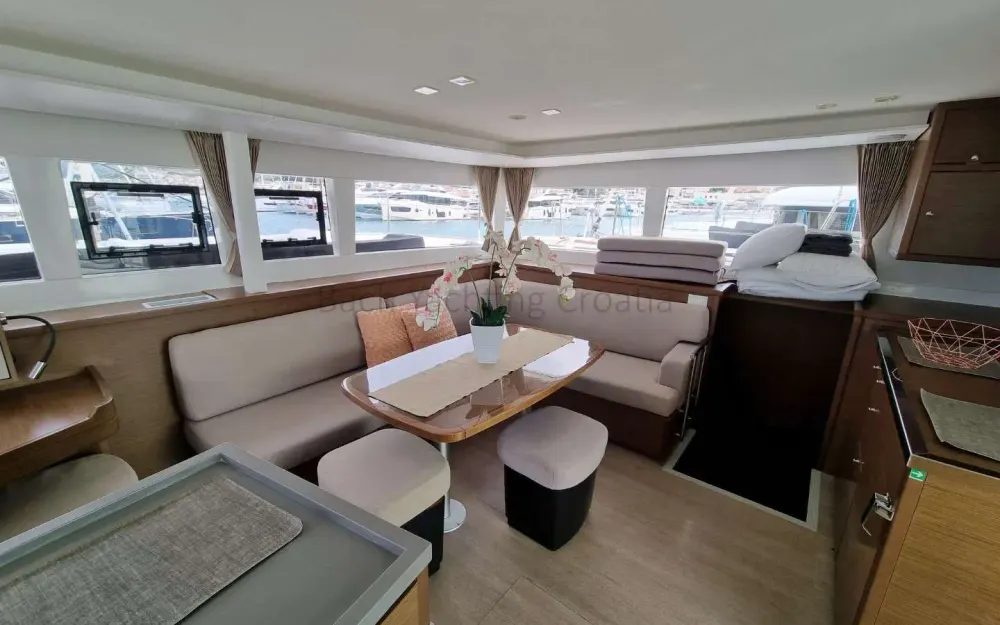 slider 31 Lagoon  450 Sport Top