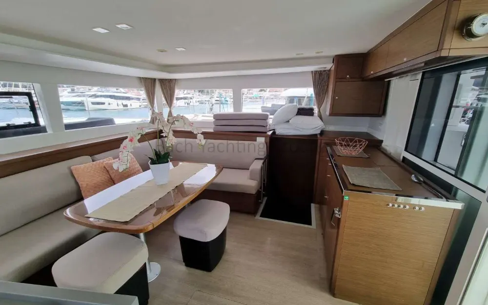 slider 32 Lagoon  450 Sport Top