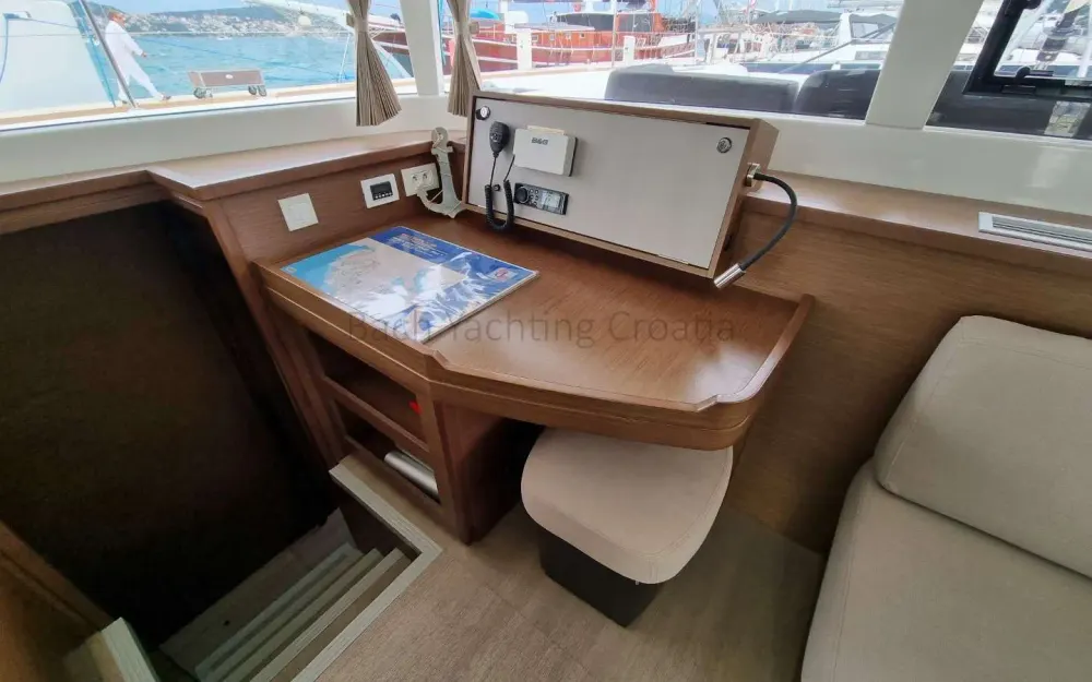 slider 38 Lagoon  450 Sport Top
