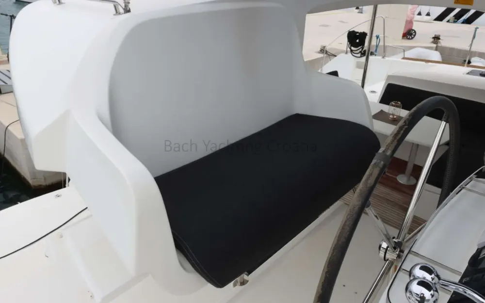 slider 3 Lagoon  450 Sport Top