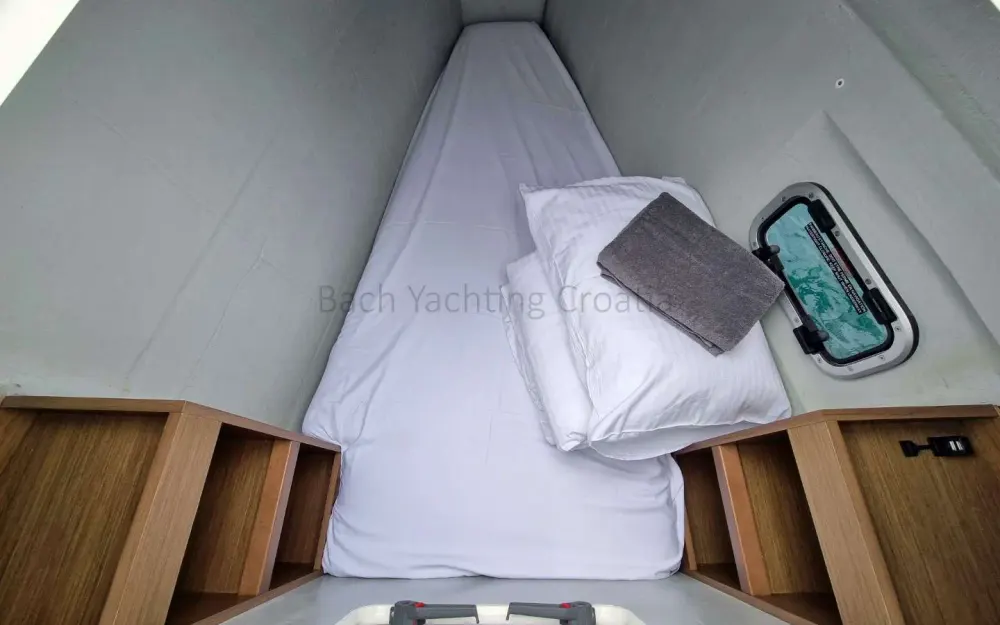 slider 7 Lagoon  450 Sport Top