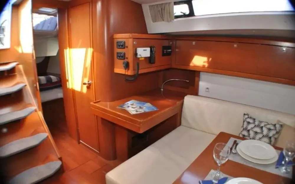 slider 5 Beneteau Oceanis 48