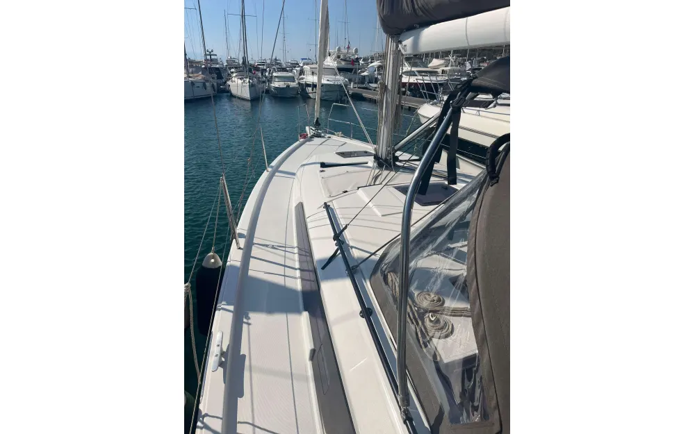 slider 3 Dufour Gib Sea 37