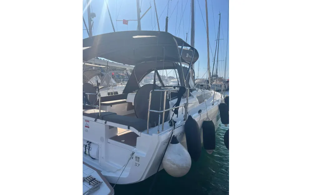 slider 6 Dufour Gib Sea 37