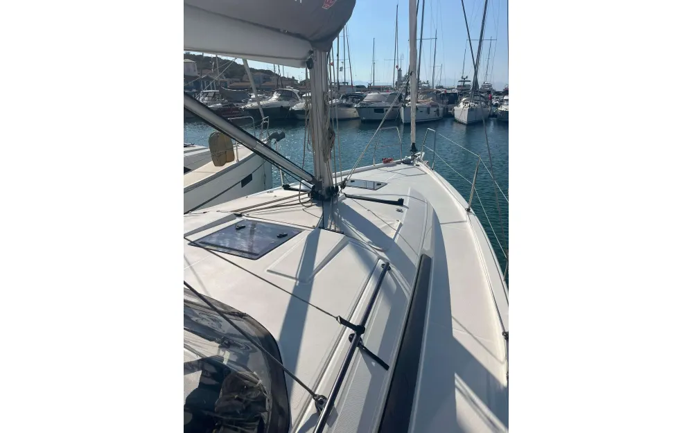 slider 8 Dufour Gib Sea 37