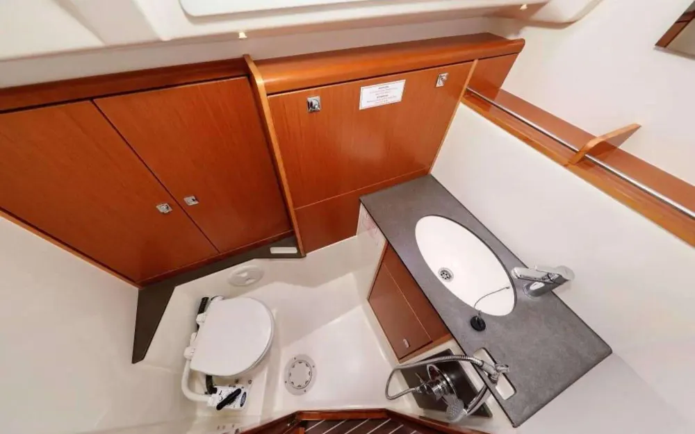 slider 1 Bavaria  37 Cruiser