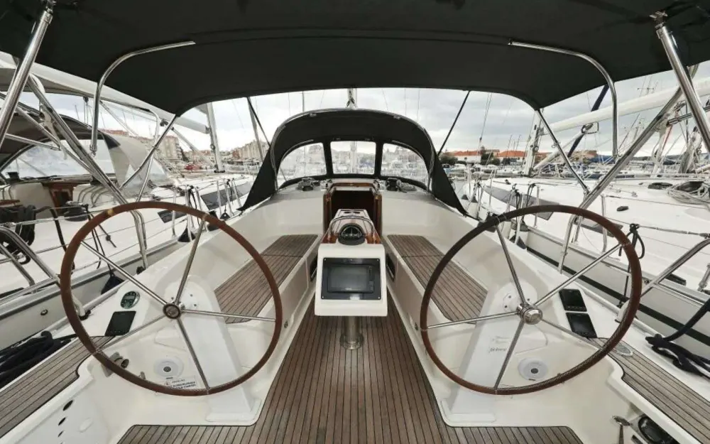 slider 3 Bavaria  37 Cruiser