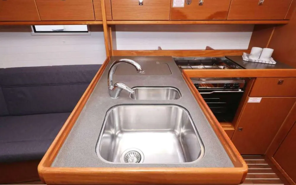 slider 5 Bavaria  37 Cruiser