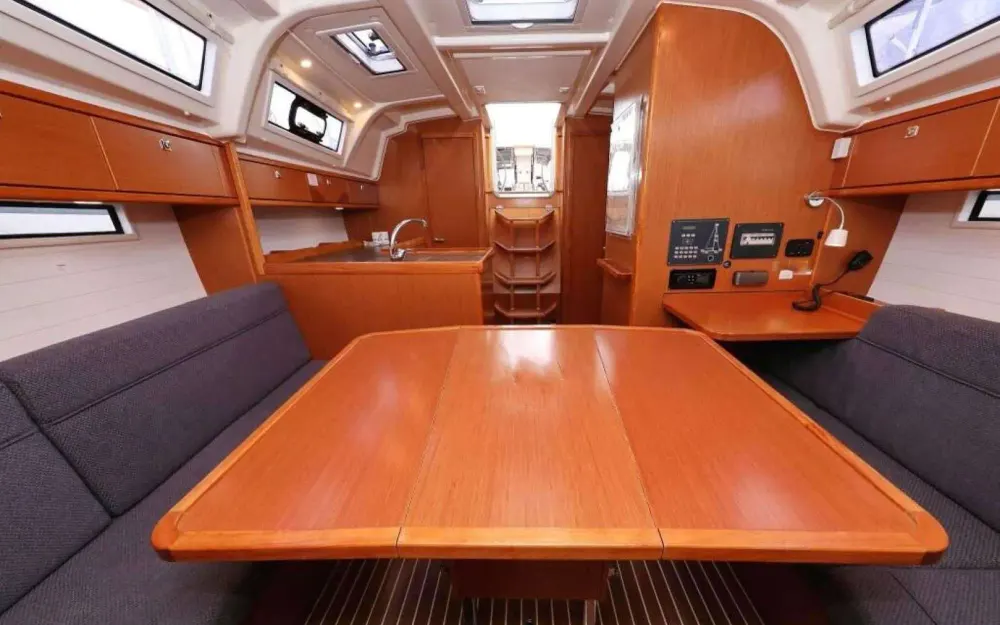 slider 6 Bavaria  37 Cruiser