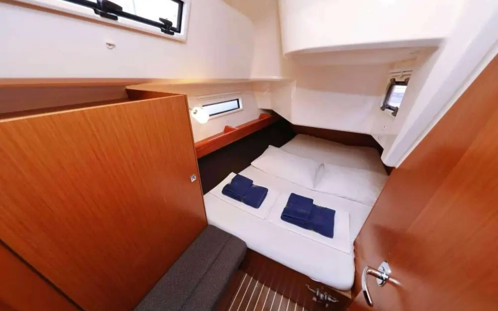 slider 7 Bavaria  37 Cruiser