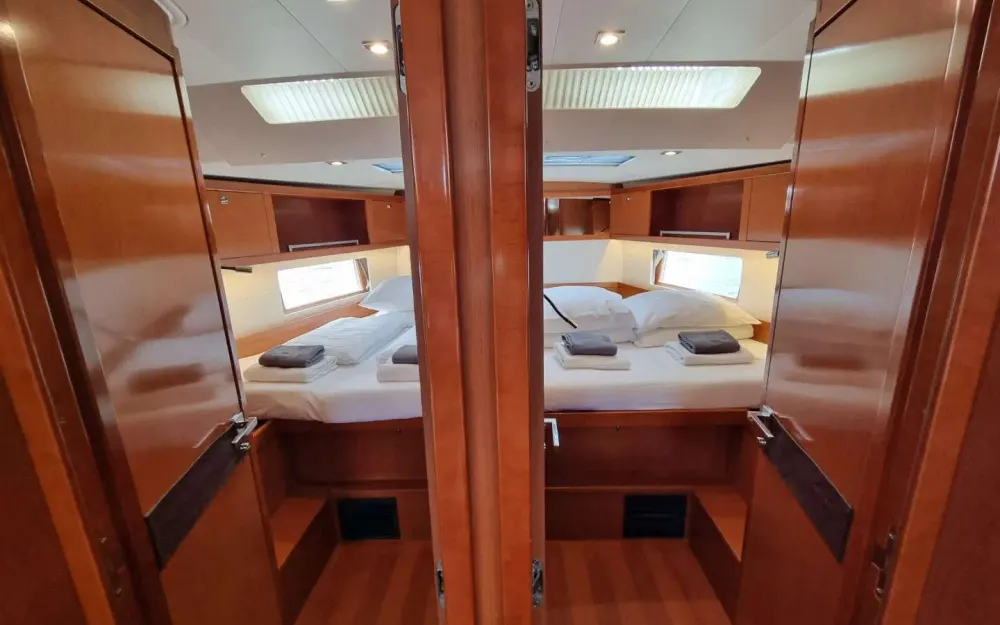 slider 16 Beneteau Oceanis 55