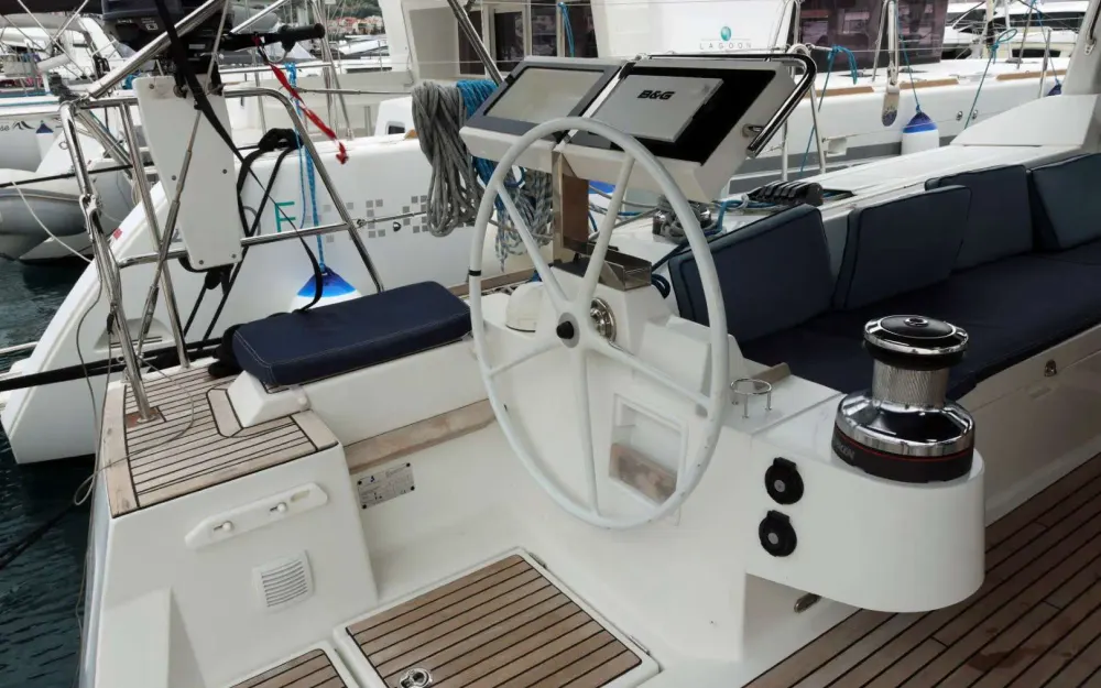 slider 23 Beneteau Oceanis 55