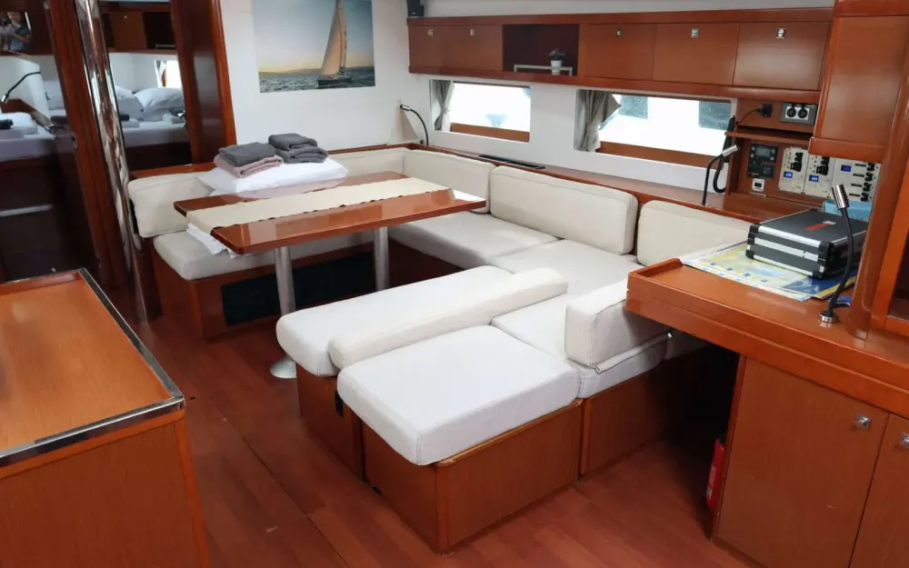 slider 4 Beneteau Oceanis 55