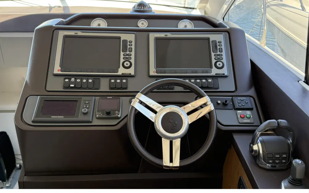slider 17 Beneteau Gran Turismo 49 Fly