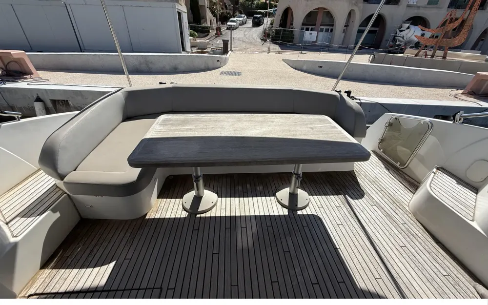 slider 4 Beneteau Gran Turismo 49 Fly