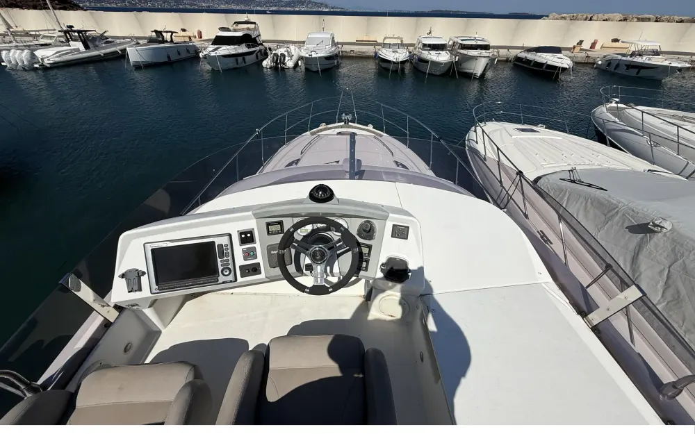 slider 7 Beneteau Gran Turismo 49 Fly