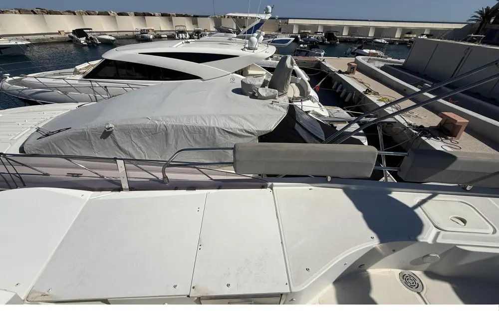 slider 8 Beneteau Gran Turismo 49 Fly