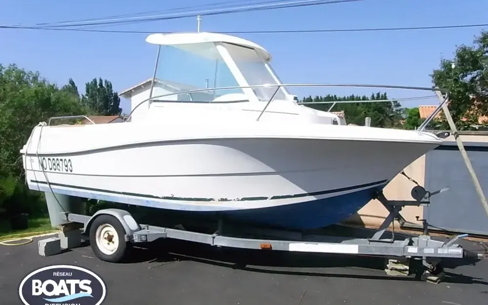 slider 0 Jeanneau Merry Fisher 585