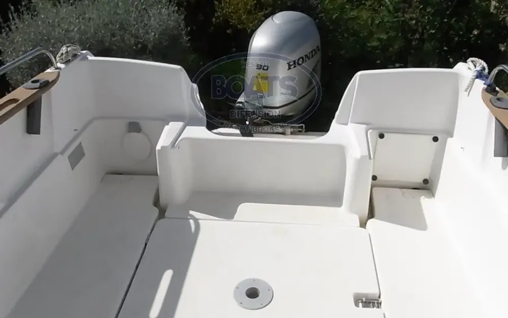 slider 4 Jeanneau Merry Fisher 585