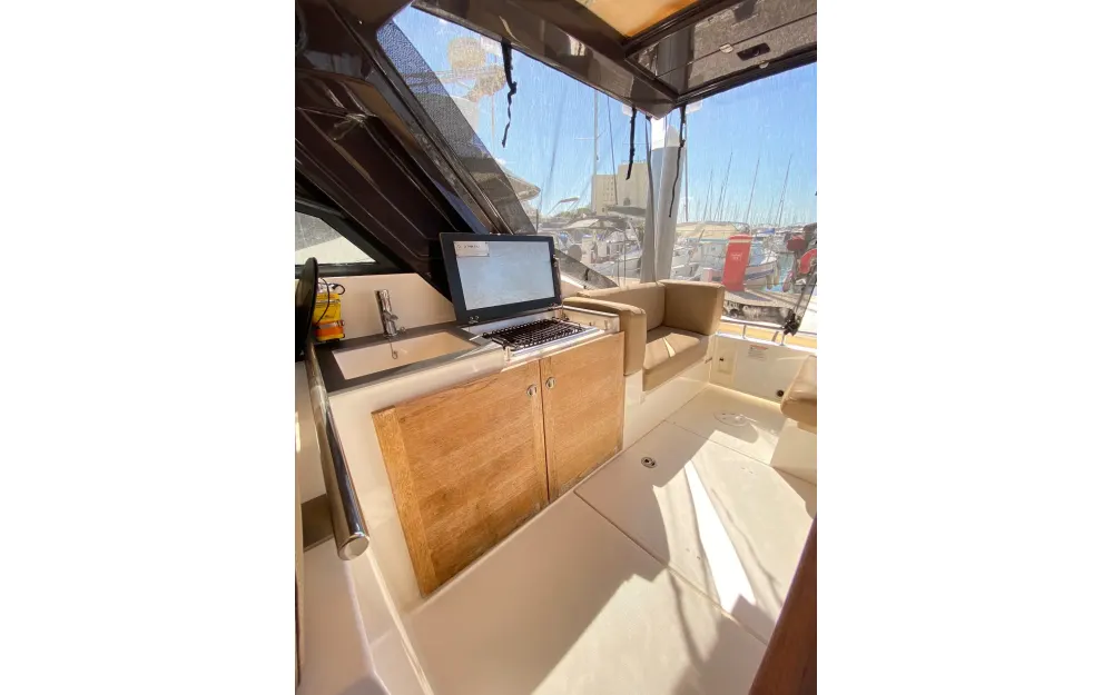 slider 7 Sealine  SC 35