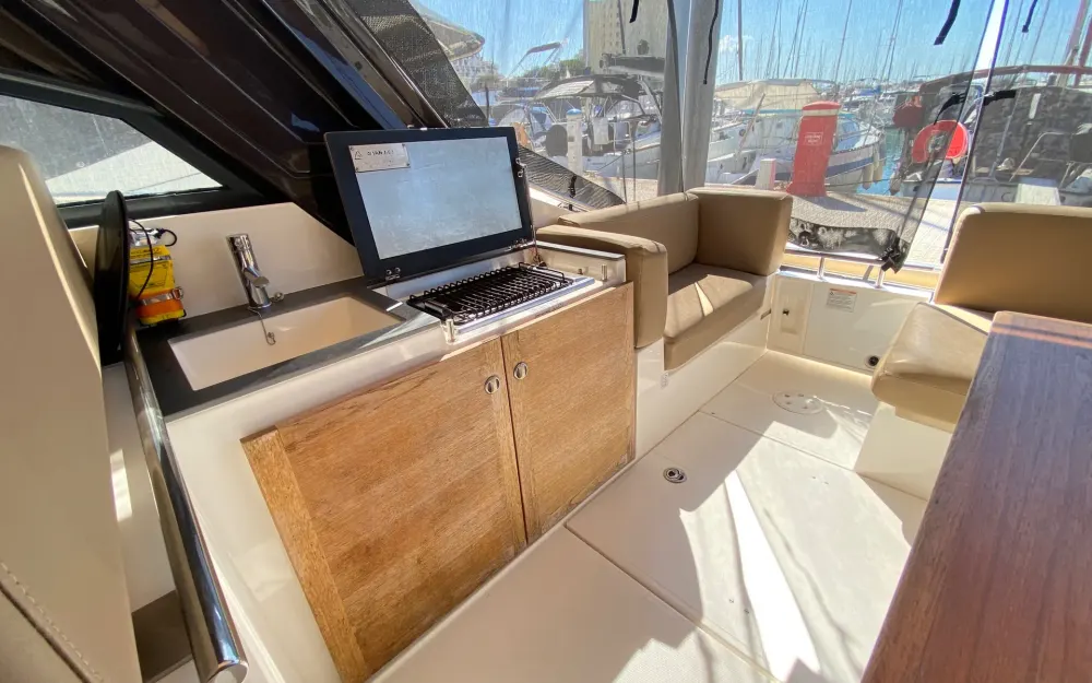 slider 10 Sealine  SC 35