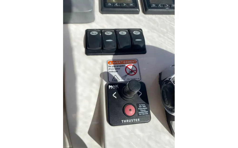 slider 19 Sealine  SC 35