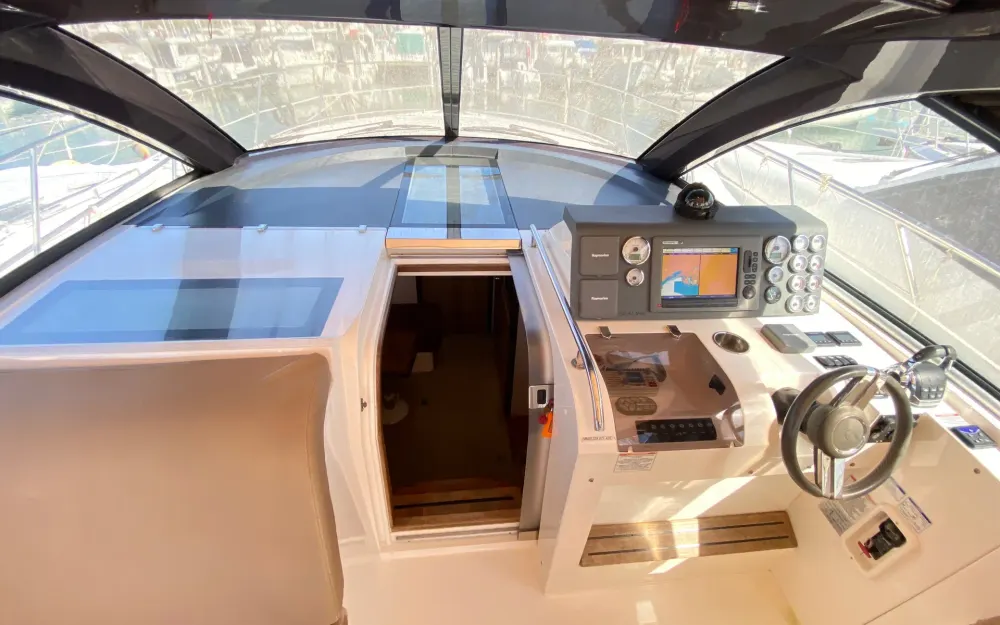 slider 11 Sealine  SC 35